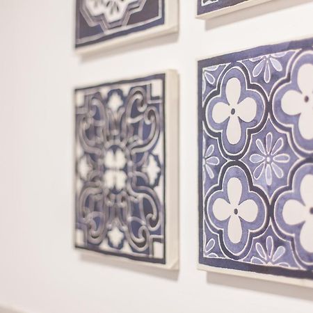 Tm Aparts Dortmund Esterno foto Azulejos in the interior of the hotel