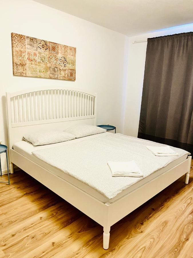Tm Aparts Dortmund Esterno foto A double bed