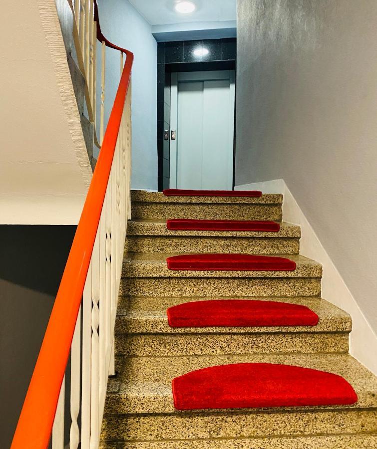 Tm Aparts Dortmund Esterno foto Stairs in the hotel