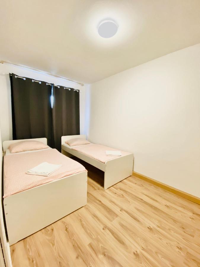 Tm Aparts Dortmund Esterno foto A room at the hostel