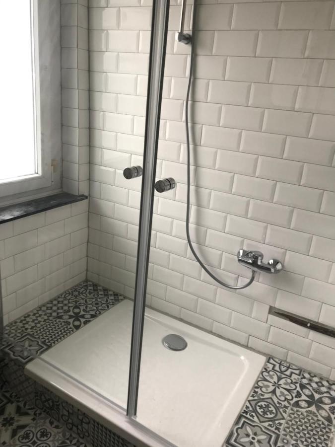 Tm Aparts Dortmund Esterno foto A shower