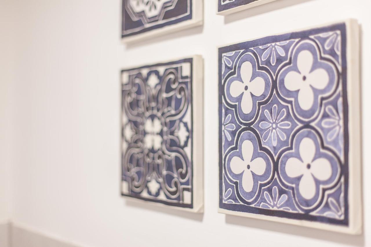 Tm Aparts Dortmund Esterno foto Azulejos in the interior of the hotel